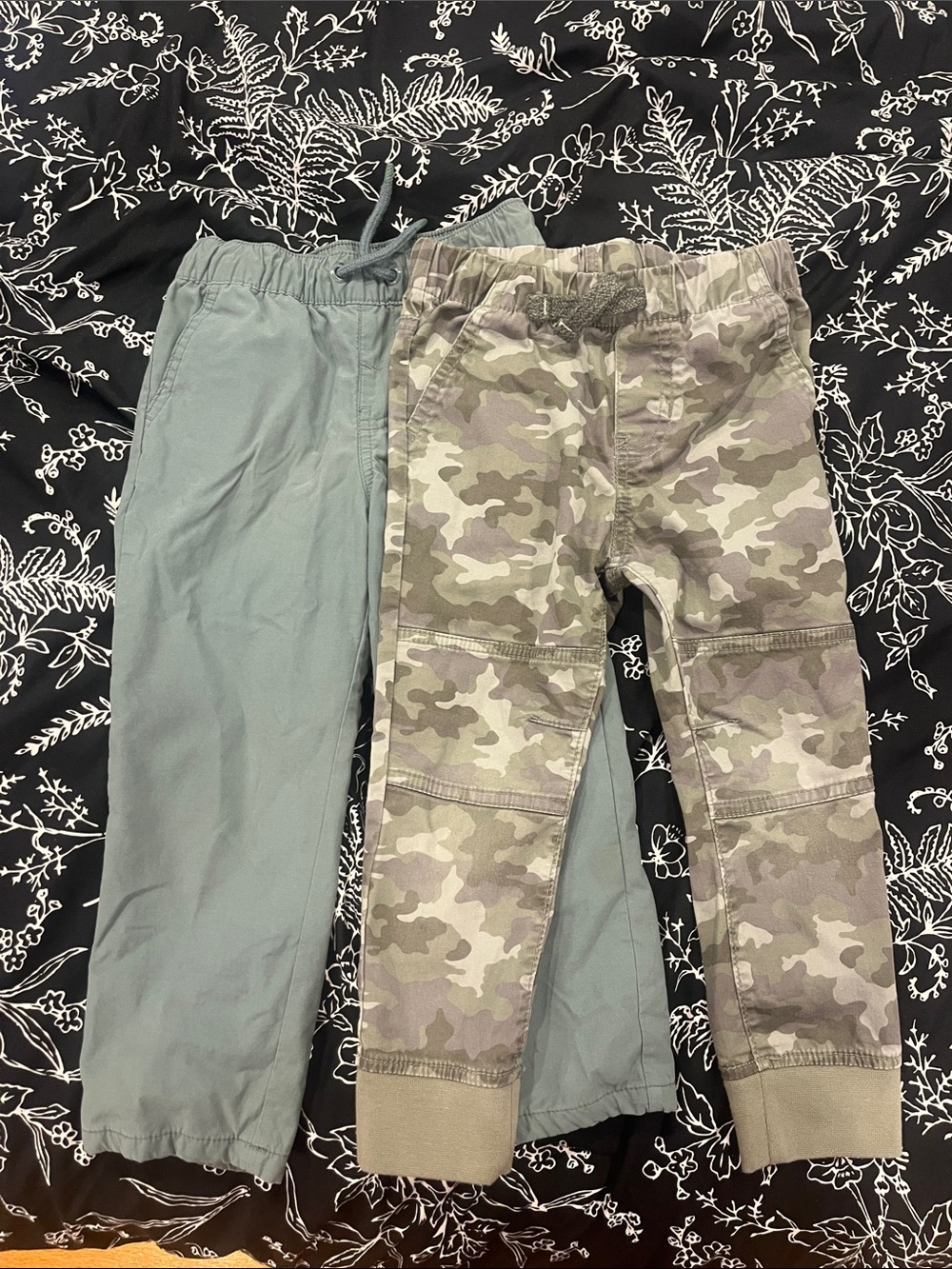 Set of cat and jack toddler pants, like new.